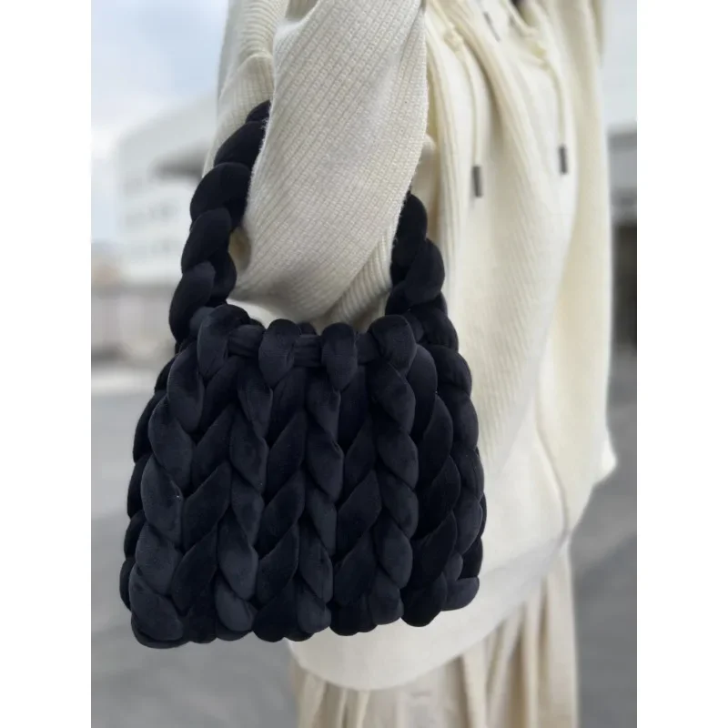 Borsa uncinetto in velluto marshmallow intrecciato a mano – Chunky bag artigianale disponibile in più colori e dimensioni - immagine 7