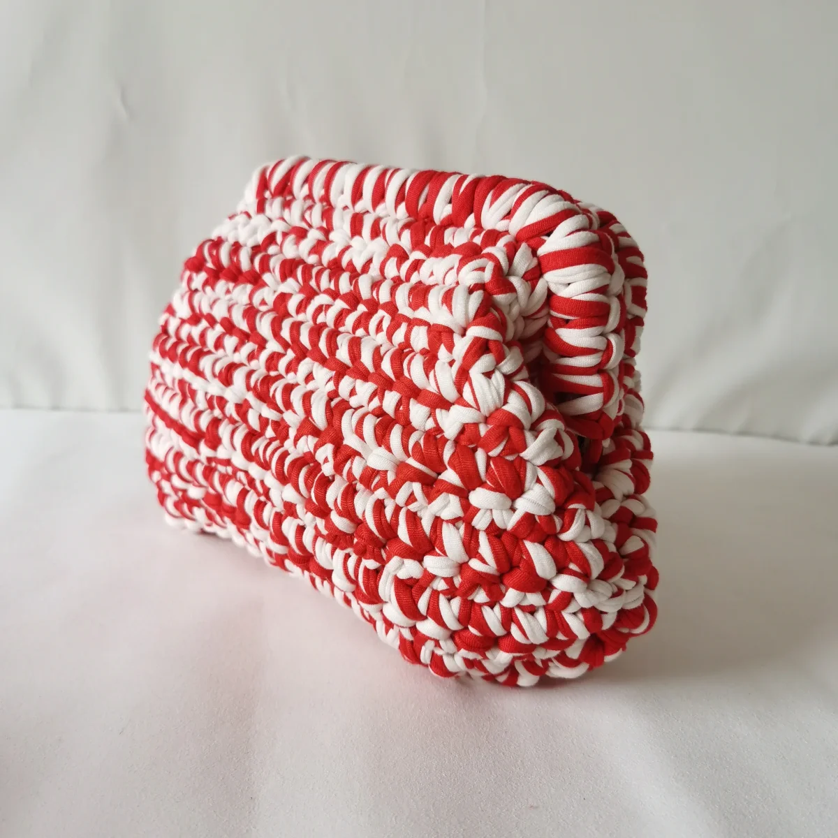 Clutch “Cloud Bag” in Crochet Fatta a Mano – Borsa Donna Soffice e Originale con Stile a Nuvola - immagine 4