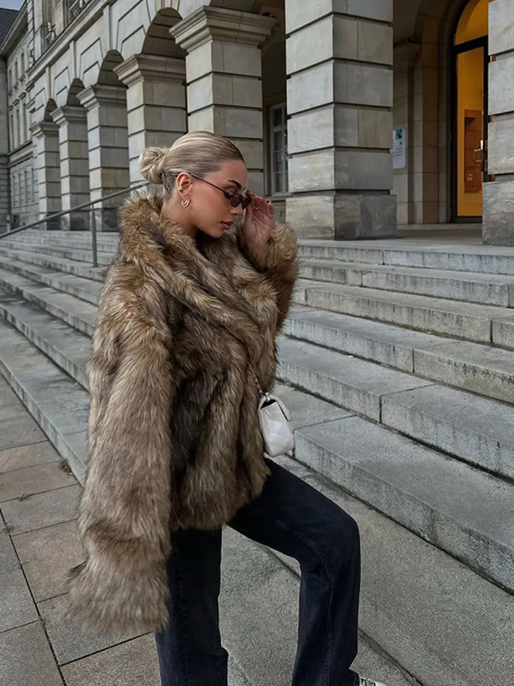 Cappotto in pelliccia sintetica con colletto a revers per donna – Giacca lunga a maniche lunghe, stile casual elegante per l'inverno 2026 - immagine 6