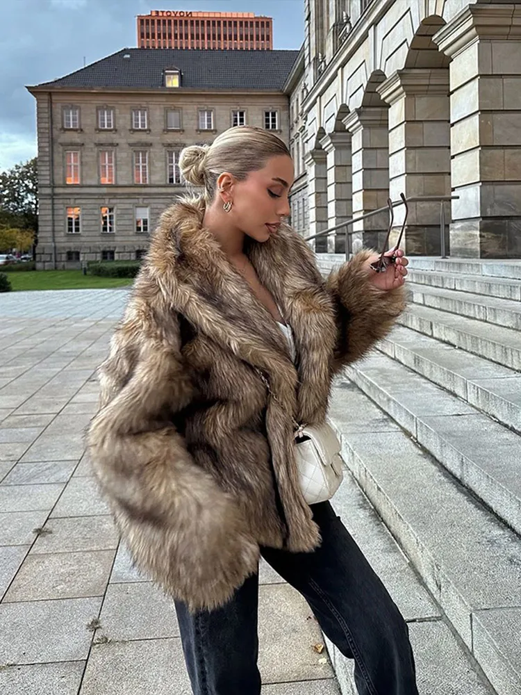 Cappotto in pelliccia sintetica con colletto a revers per donna – Giacca lunga a maniche lunghe, stile casual elegante per l'inverno 2026 - immagine 7