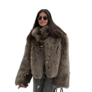Giacca corta in pelliccia sintetica marrone donna – maniche lunghe, collo alto, stile urbano e caldo