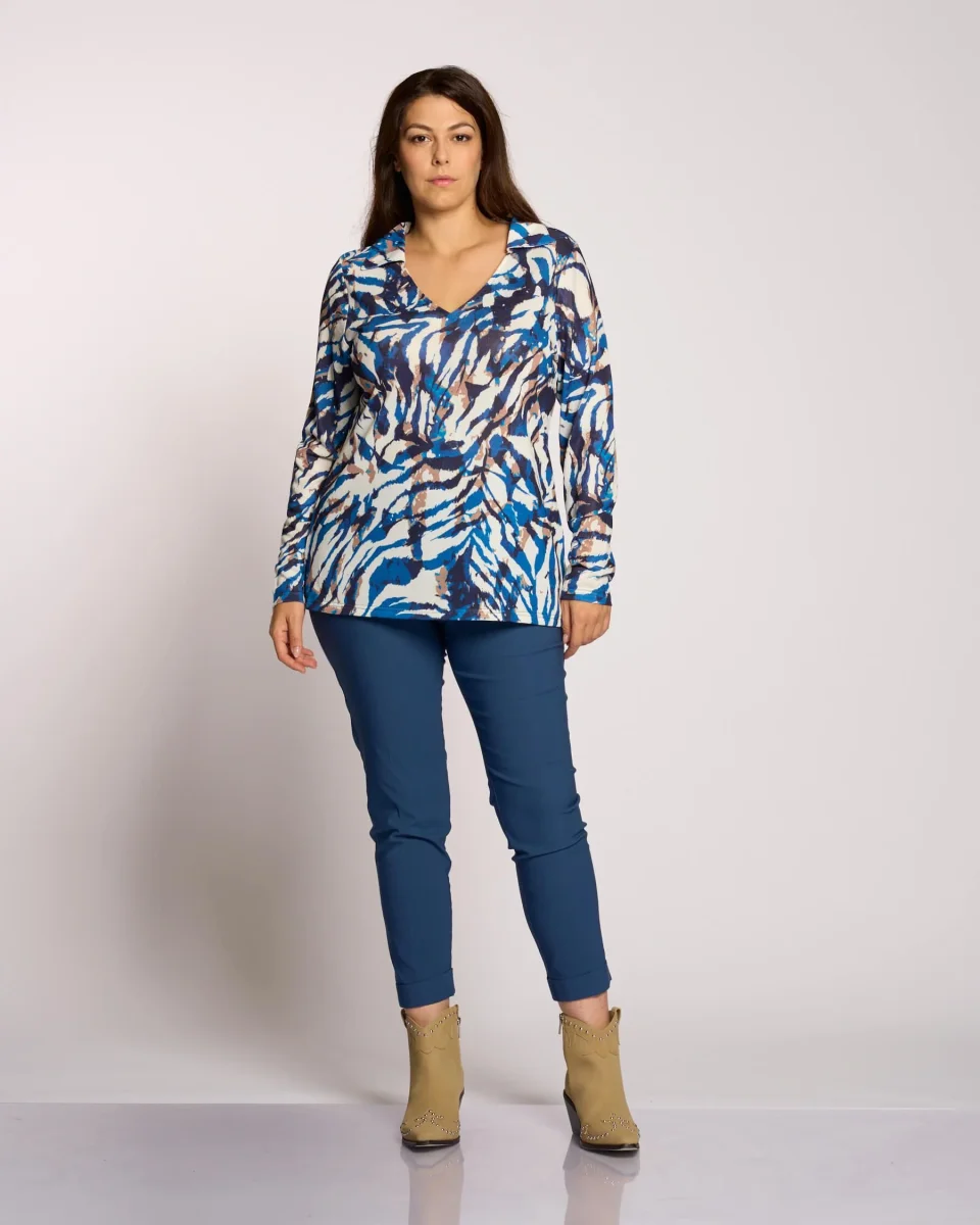 Maglia in jersey fantasia con colletto curvy - immagine 3