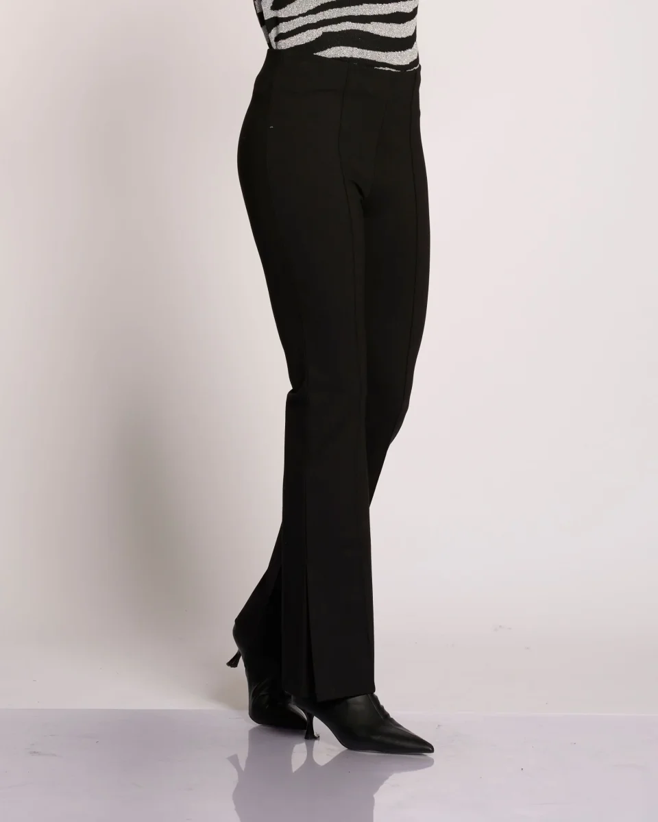 Pantalone a zampa con impuntura e spacco - immagine 4