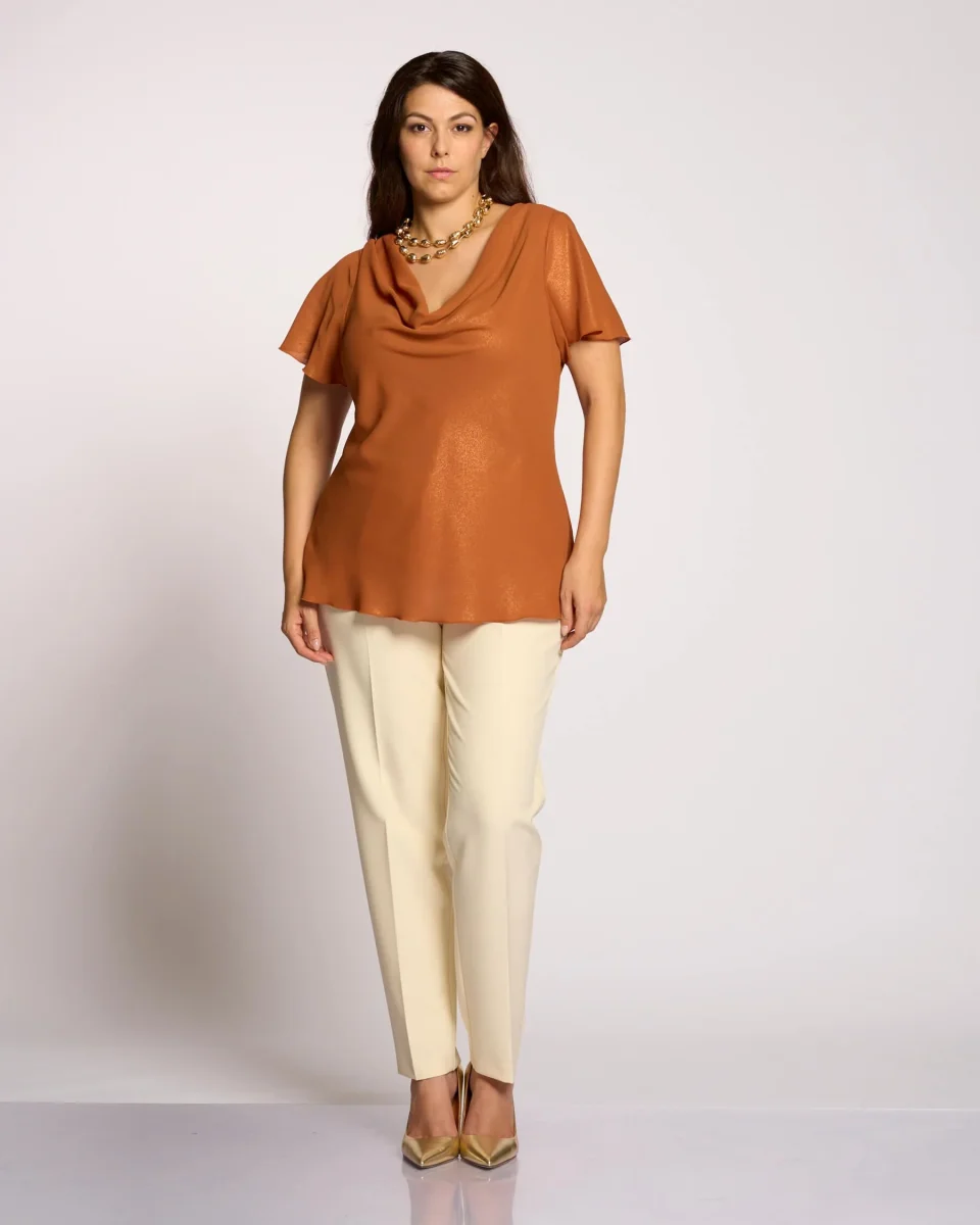 Top in georgette laminata con scollo a cappuccio curvy - immagine 3