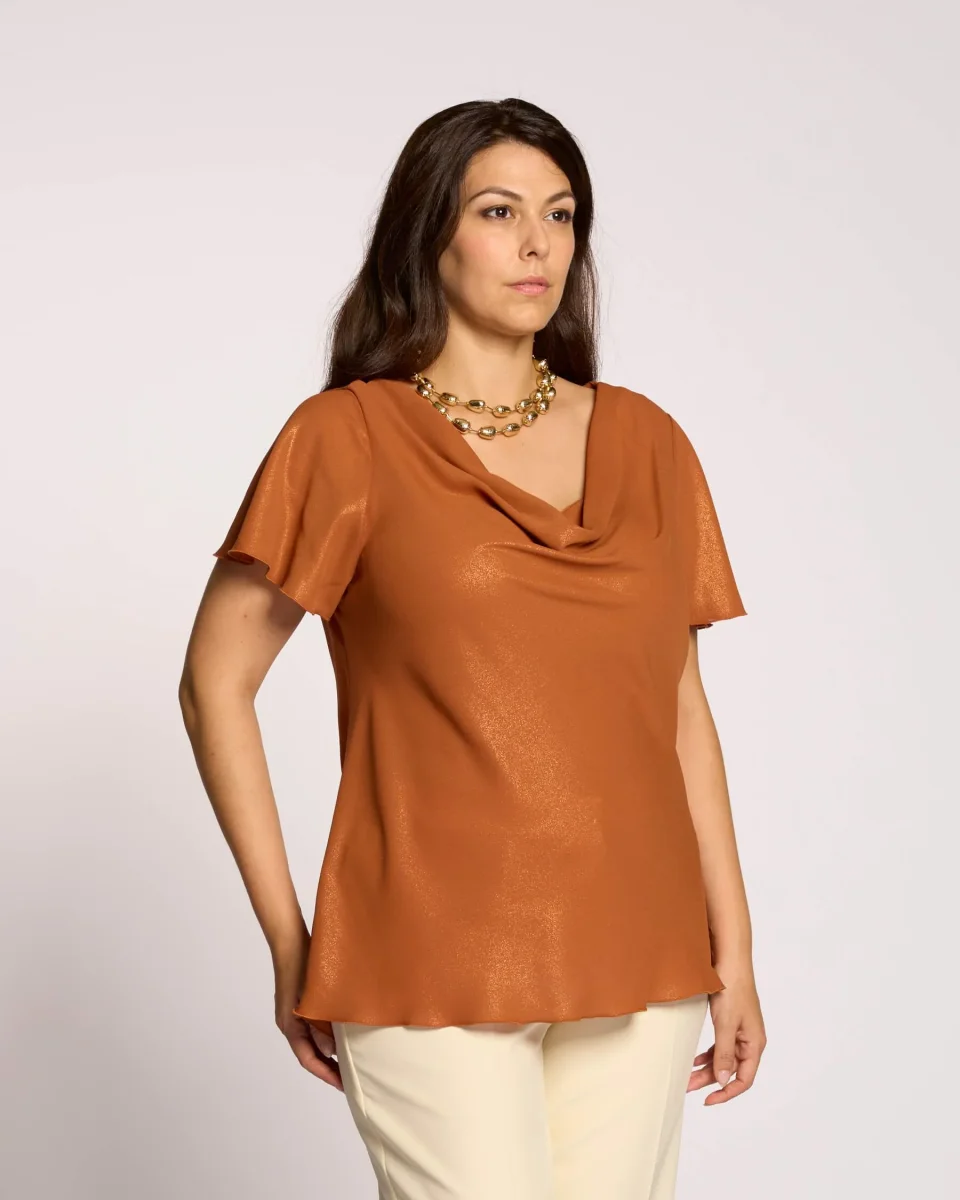 Top in georgette laminata con scollo a cappuccio curvy - immagine 4